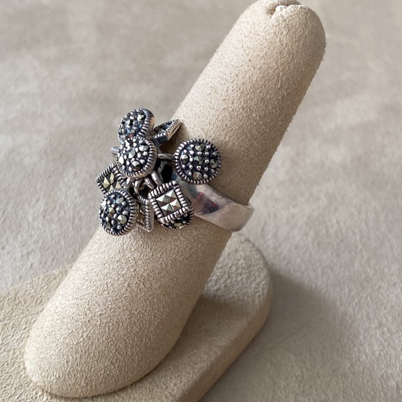 Marcasite silver charm ring - Picture 4 of 7
